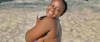 Nkiyah Dar-es-salaam Flaunts Her Thick Figure In A Beach Mini Skirt