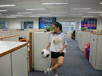 ação futebol freestyle para a danone em escritórios em sao paulo. Av. Paulista