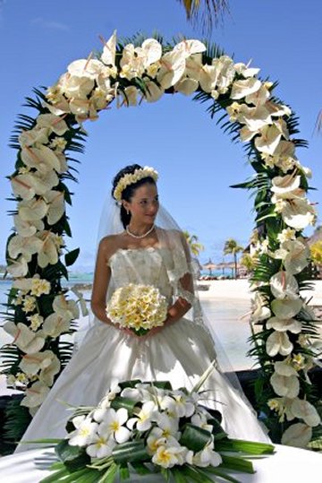 Decorating Wedding Arch
