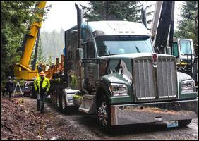 Kenworth W990 hauling the U.S. Capitol Christmas Tree