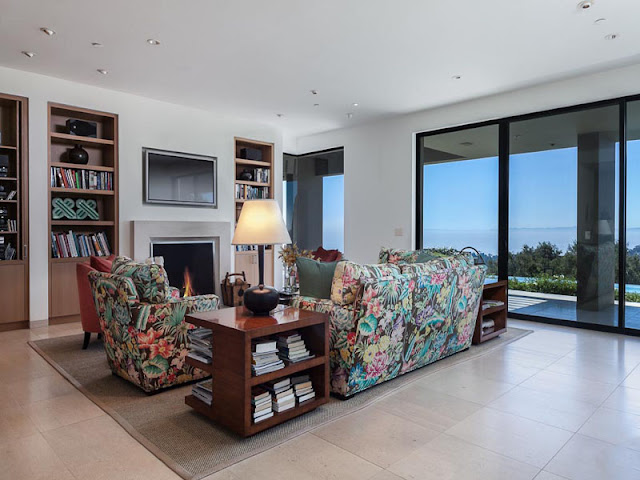 Photo of another living room with the fireplace 