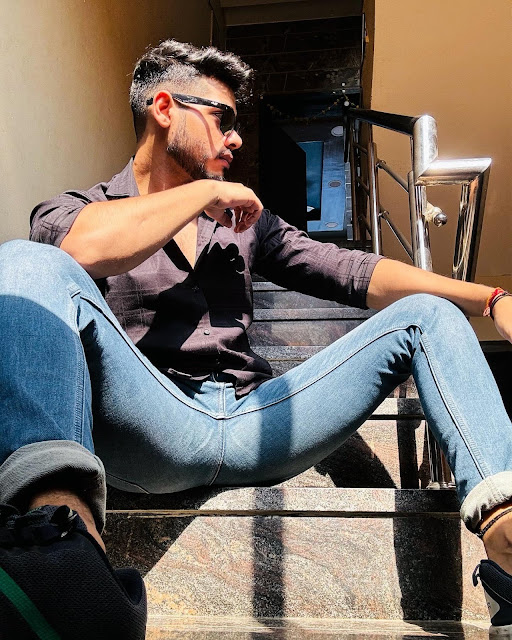 Manspreading Habit of Men
