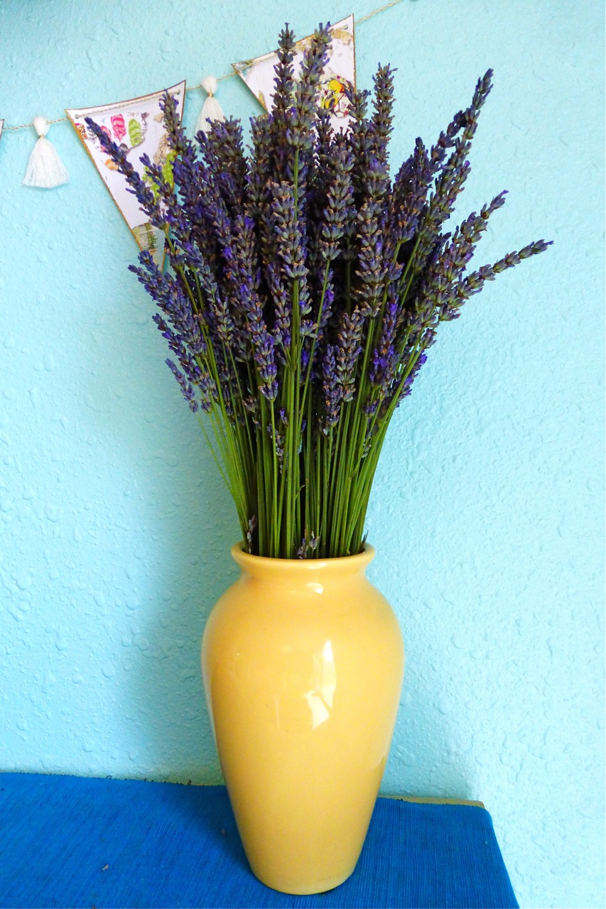 Haeger floral vase, yellow Haeger floral vase, The Haeger Potteries floral vase, The Haeger Potteries, lavender, summer lavender bouquet