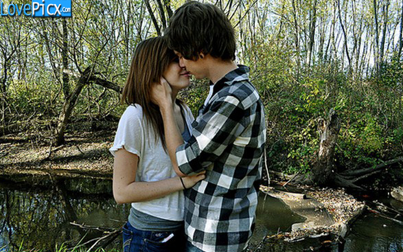 Love Couple Kiss Romantic in Jungle