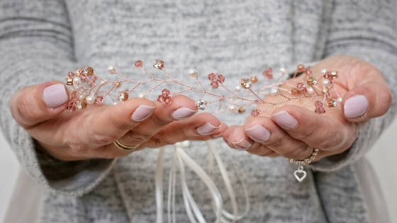 http://www.eva-mae.co.uk/index.php/2013-04-07-20-16-52/combs-hair-vines/fleur-halo-vine-detail