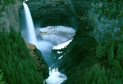 Helmcken_Falls_in_Wells_Gray_Provincial_Park_British_Columbia_Canada