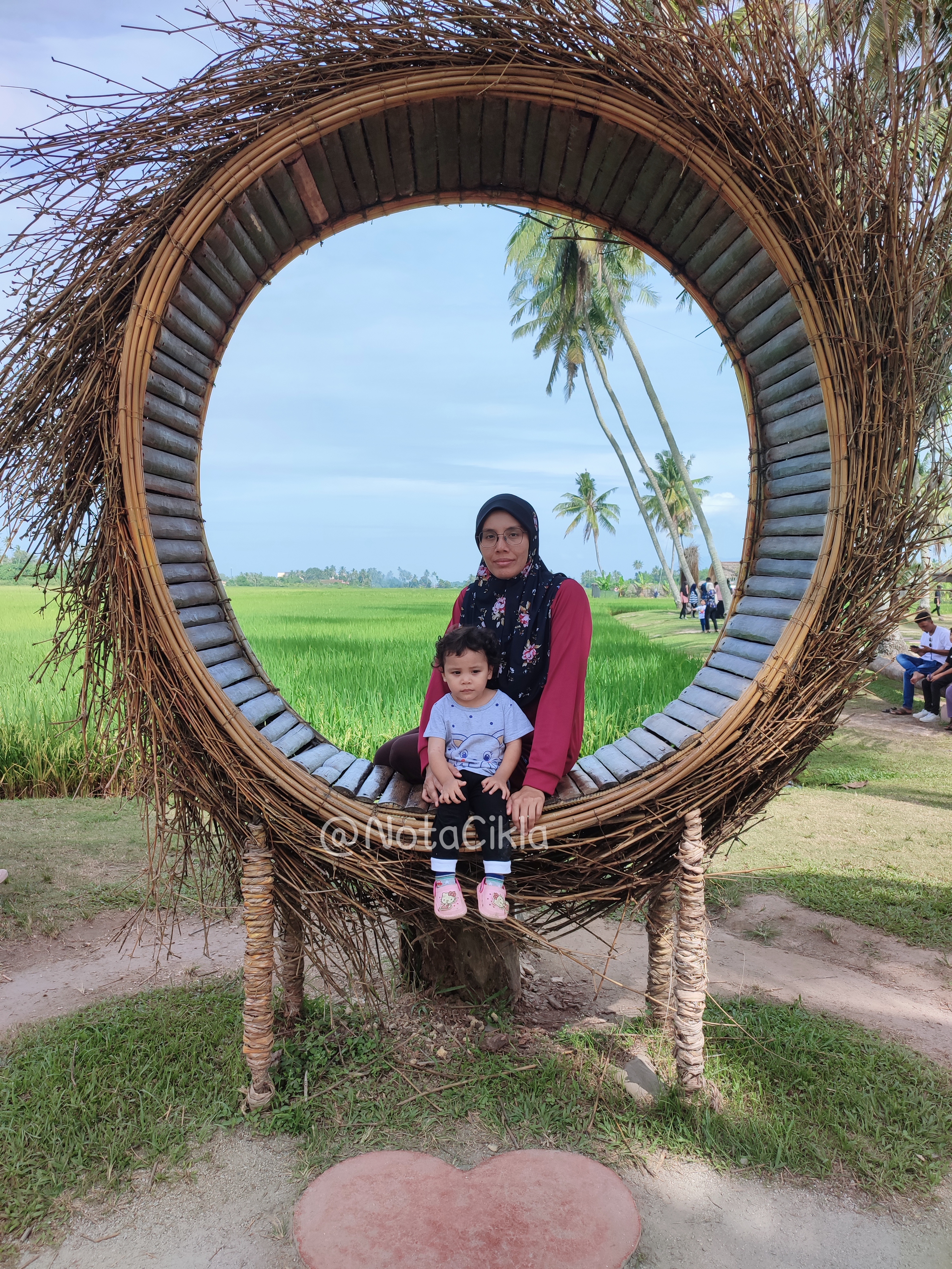 Jangan lupa singgah ke Kampung Agong kalau ke Penang. Lokasi OOTD paling cun!