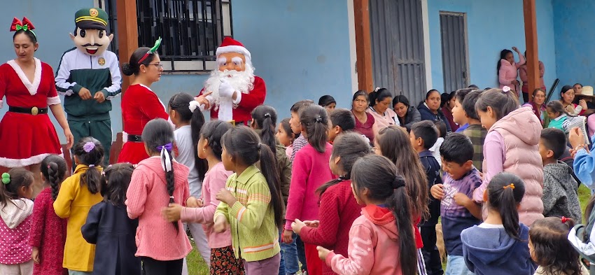 Barrio Quingray Cruz organizó chocolatada navideña para los niños