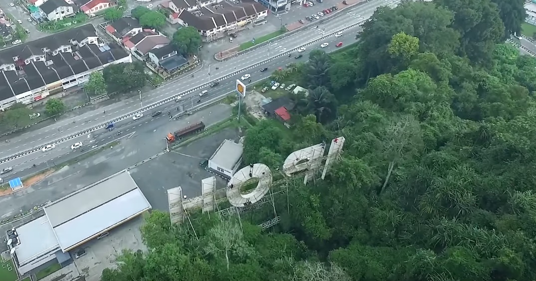 The IPOH Signboard Made Popular By a Team of Teen Daredevils