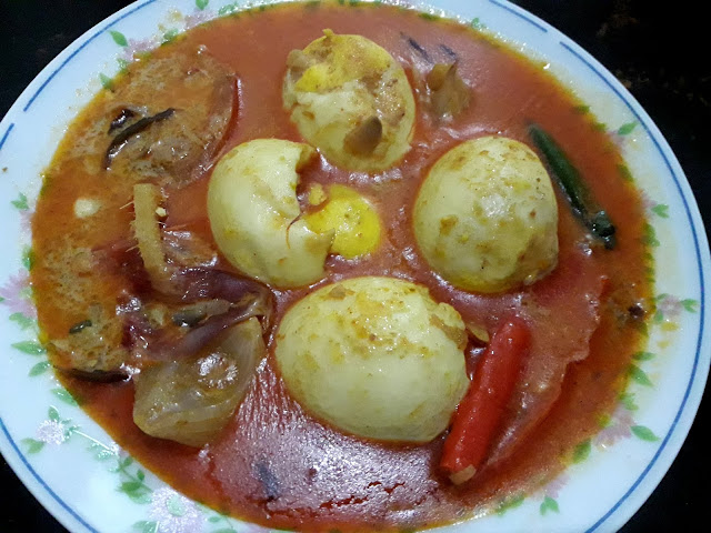 Resepi gulai kari telur rebus sekali sekala enak dimakan membuka selera malah senang disediakan