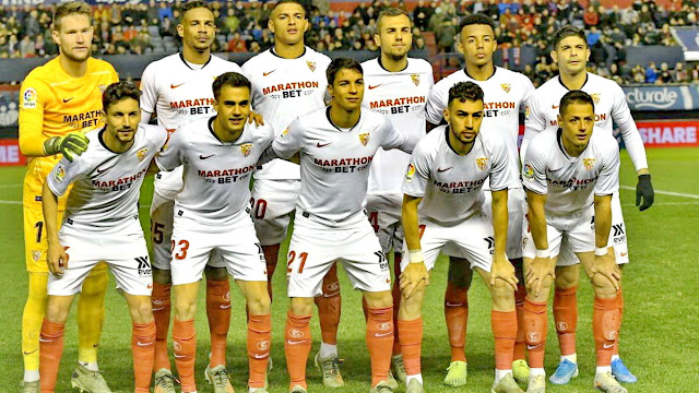 SEVILLA C. F. Temporada 2019-20. Vaclik, Fernando, Diego Carlos, Joan Jordán, Koundé, Ever Banega. Jesús Navas, Reguilón, Óliver Torres, Munir y Chicharito Hernández. CLUB ATLÉTICO OSASUNA 1 SEVILLA C. F. 1. 08/12/2019. Campeonato de Liga de 1ª División, jornada 16. Pamplona, estadio del Sadar (15.045 espectadores). GOLES: 0-1: 11’, Munir. 1-1: 45+2’, Chimy Ávila.