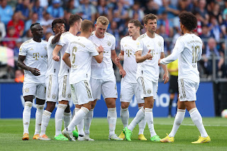 Bayern Munich celebrate 7-0 victory against Vfl Bochum in a German Bundesliga match