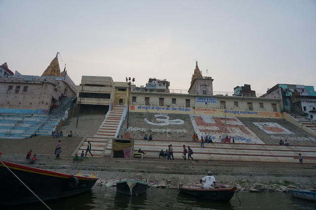 Menikmati Varanasi di tepian Sungai Gangga