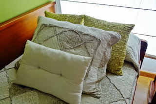 Cushions to decorate the bed