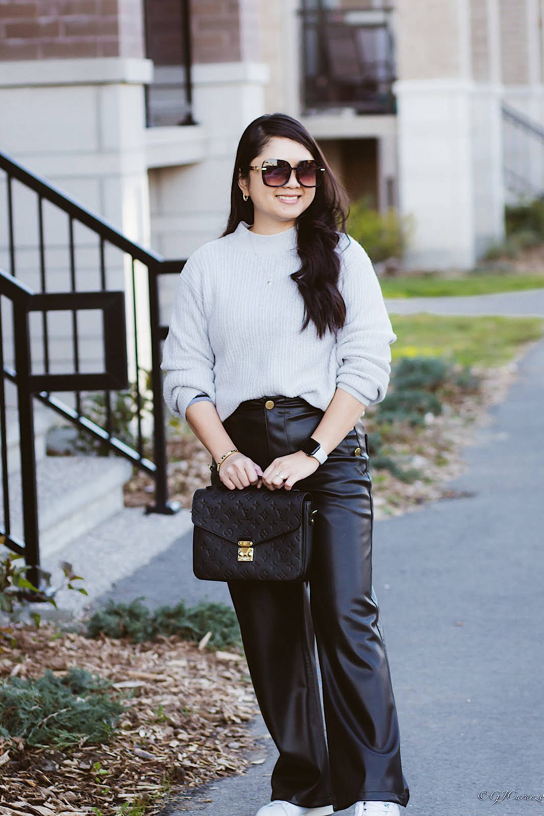 Zara Faux Leather Pants | Uniqlo Knit Sweater | Louis Vuitton Pochette Metis in Black Empreinte Leather | Adidas Stan Smith | Work Wear | Office Look | Petite Fashion