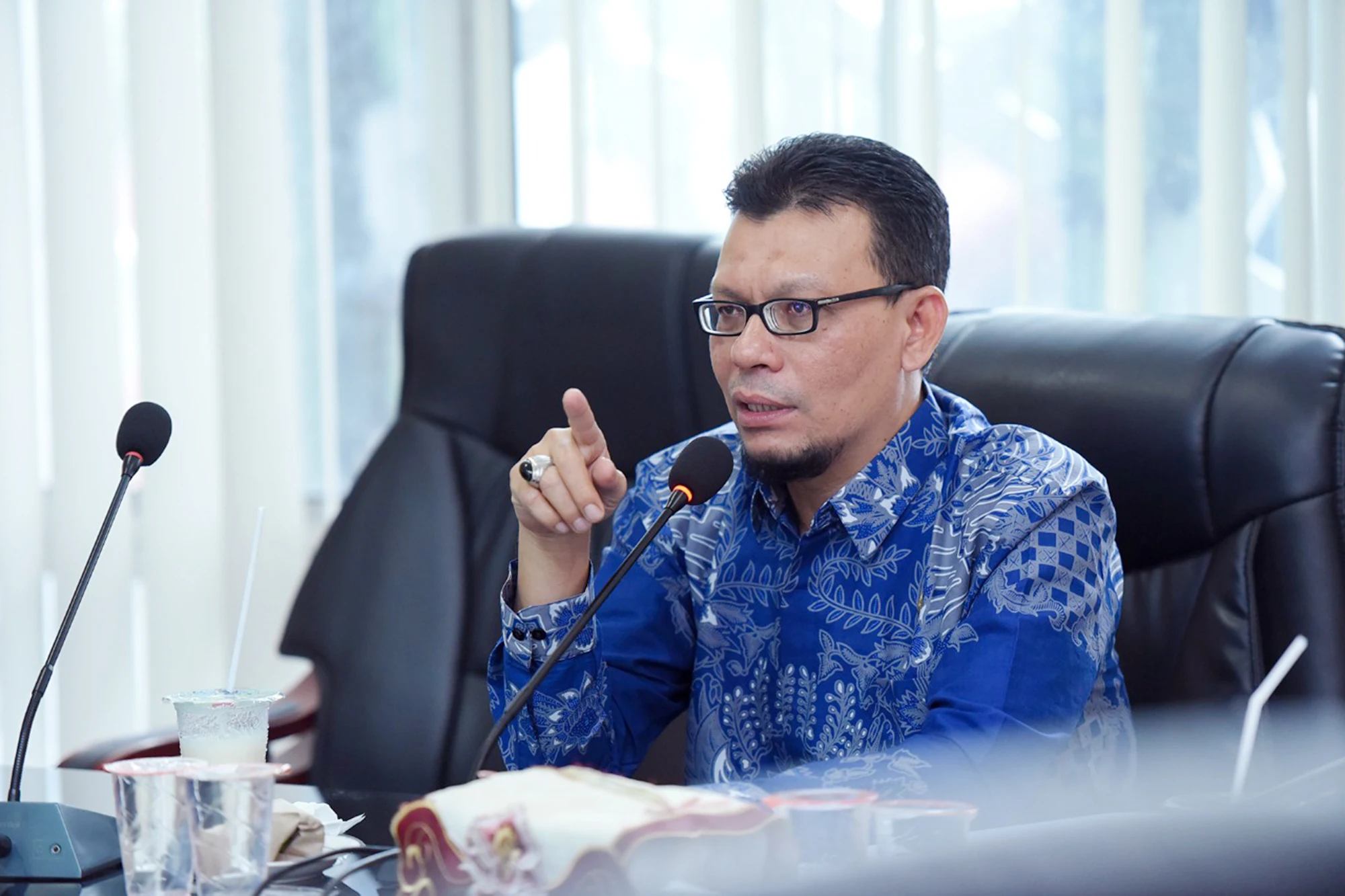 Desakan anggota DPRK Banda Aceh agar Pemko mengambil tindakan tegas terhadap pelanggaran syariat Islam, terutama dalam kasus prostitusi online.