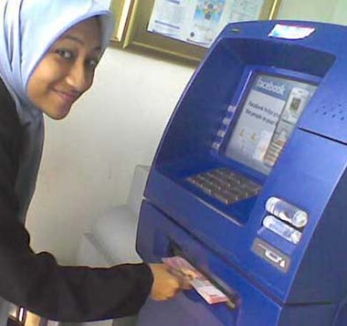 Mengais Rupiah di Facebook