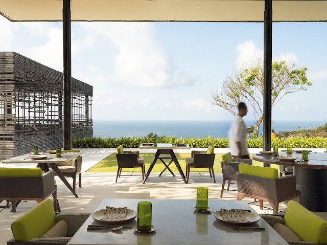 ALILA VILLAS ULUWATU COOKS UP NEW GOURMET EXPERIENCE OVER THE OCEAN AND AT HOME