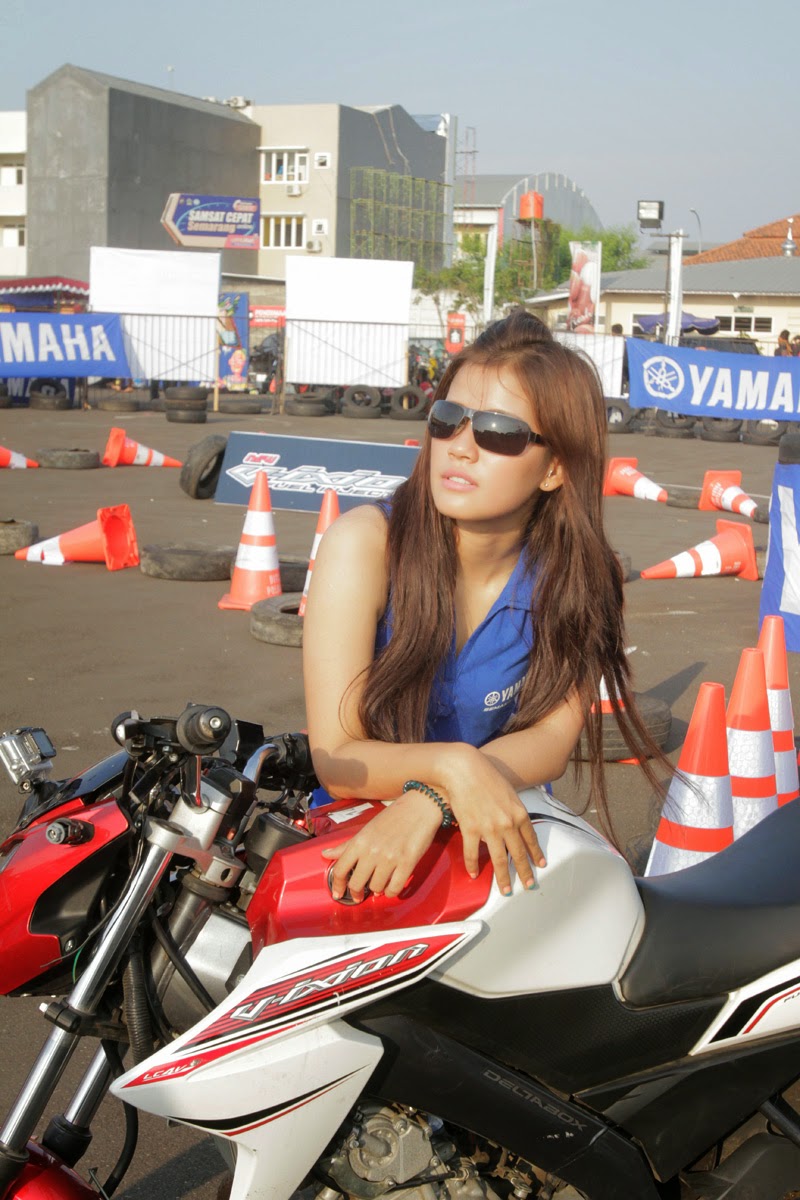 Foto-foto Cewek Cantik di Ajang Yamaha V-Ixion Challenge