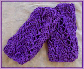 Sweet Nothings Crochet pattern blog, paid pattern for a beautiful pair of finger less gloves,
