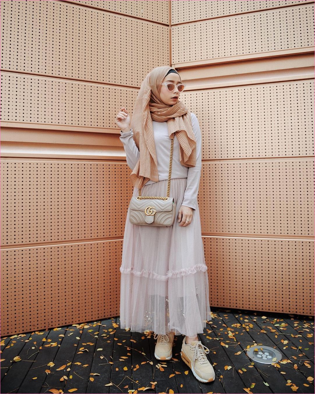  Ala Selebgram di tahun ini menjadi salah satu musim bebrusana yang semakin menarik saja p 39 Outfit Pasangan Kerudung Pashmina Ala Selebgram 2018 Kekinian