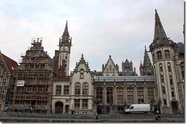 Graslei , Gent　グラスレイ（河畔）には14-16世紀の壮麗なギルドハウス群が建ち並んでいる