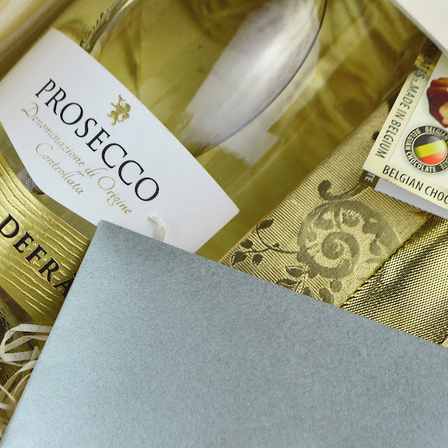 Celebrating #Valentines with Sparkling Direct, Prosecco & Belgian Chocolates Valentines Gift Set Review, Lovelaughslipstick Blog