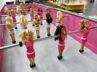 Barbies en fútbol de mesa