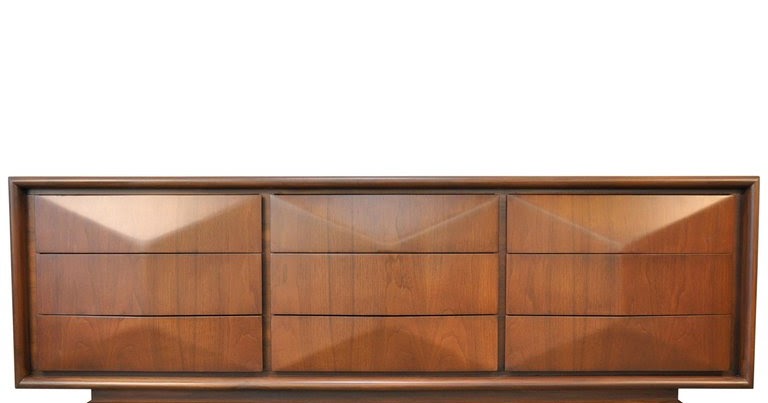 Select Modern United Furniture Diamond Front Walnut Triple Dresser