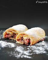 Mini strudel de peras, fresas y chocolate