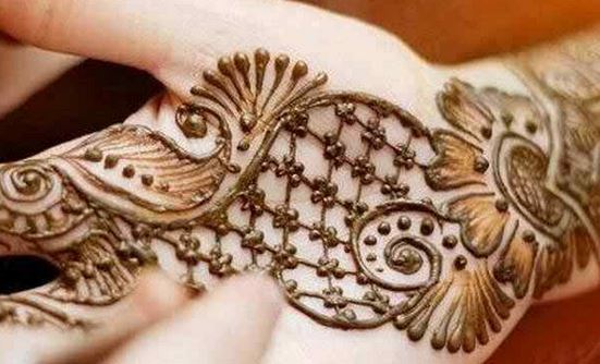 Simple Mehndi Designs For Front Hands