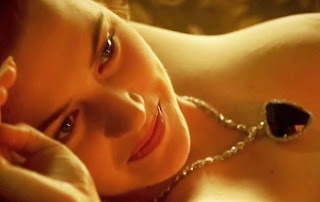 Rose (Winslet) posando desnuda para Jack Dawson (Di Caprio)