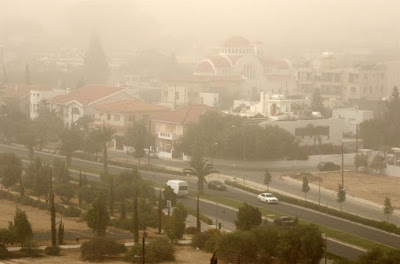 Tι προβλήματα υγείας προκαλεί η σκόνη από την Αφρική; Ποιες επικίνδυνες ουσίες περιέχει; Οδηγίες για ευπαθείς ομάδες | MEDLABNEWS.GR / IATRIKA NEA