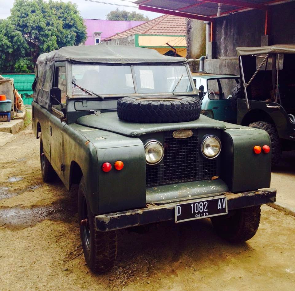 Land Rover Jeep Klasik Antik BANDUNG LAPAK MOBIL DAN MOTOR BEKAS