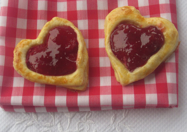 strawberry-hearts, corazones-de-fresa, receta-san-valentin, corazones-de-hojaldre