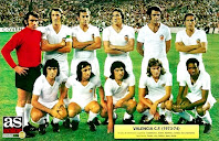 VALENCIA C. F. - Valencia, España - Temporada 1973-74 - Abelardo, Sol, Aníbal, Jesús Martínez, Antón y Claramunt; Pepín, Lico, Valdez, Jara y Keita - El Valencia se clasificó 10º en la Liga, con Alfredo Di Stéfano de entrenador