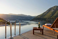Striking Seafront House Design With The Stunning Scenery In Mind