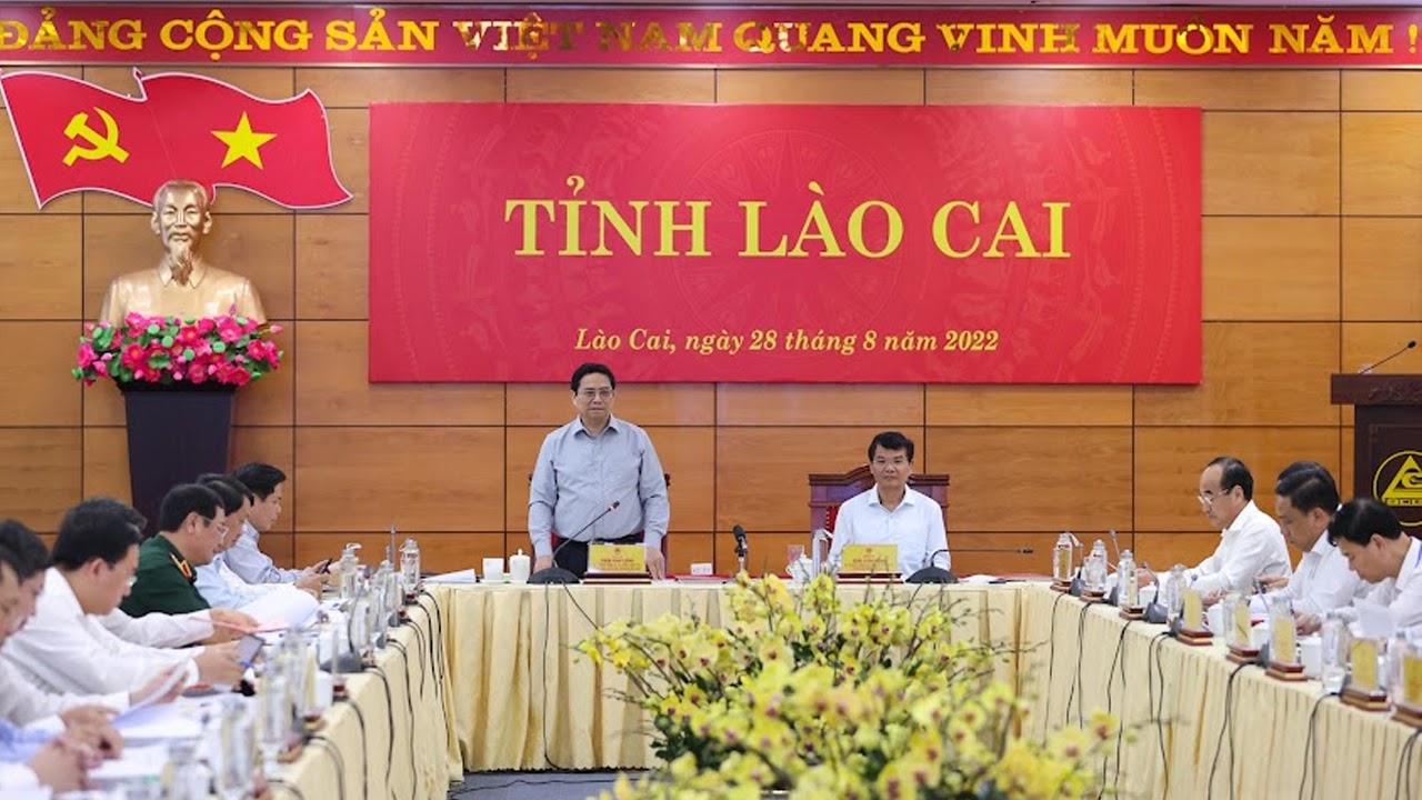 Thủ tướng: Lào Cai cần phát huy tối đa bản sắc, lấy sông Hồng làm trục dọc phát triển, xây dựng đô thị sân bay Sa Pa - Ảnh 1.