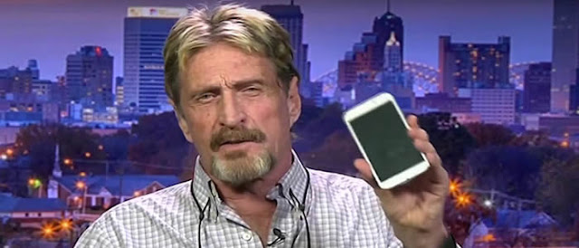 John McAfee diz que consegue hackear criptografia do WhatsApp.