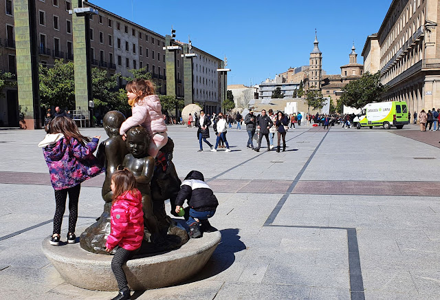 Photo 5/14 - La Plaza del Pilar est tres fr...