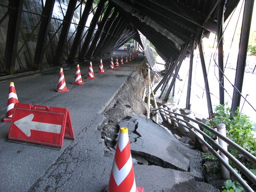 光と風と水の物語 門脇みつひろ 国道３４１号が路肩決壊で通行止め