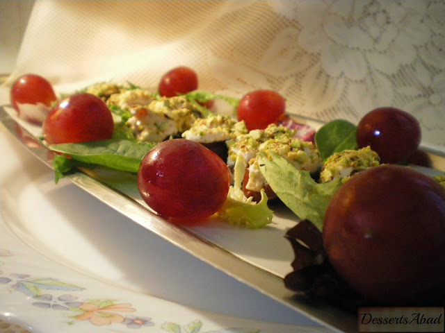 Dátiles rellenos con queso crema y pistachos