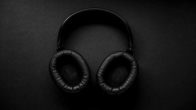 Desktop Wallpaper Black Headphones