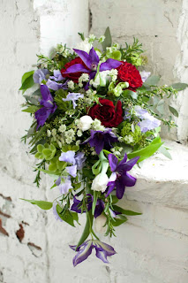 http://www.destinationweddingmag.com/gallery/bridal-bouquets-wedding-flowers-150-bouquet-ideas?image=59