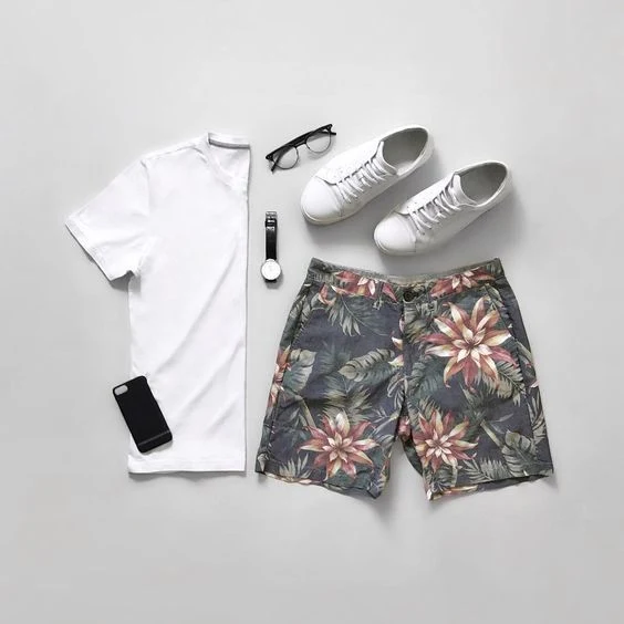 Look Masculino com Short Estampado floral