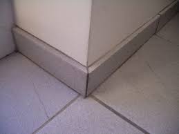 white floor skirting