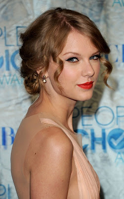 Taylor Swift Haircuts Pictureclass=