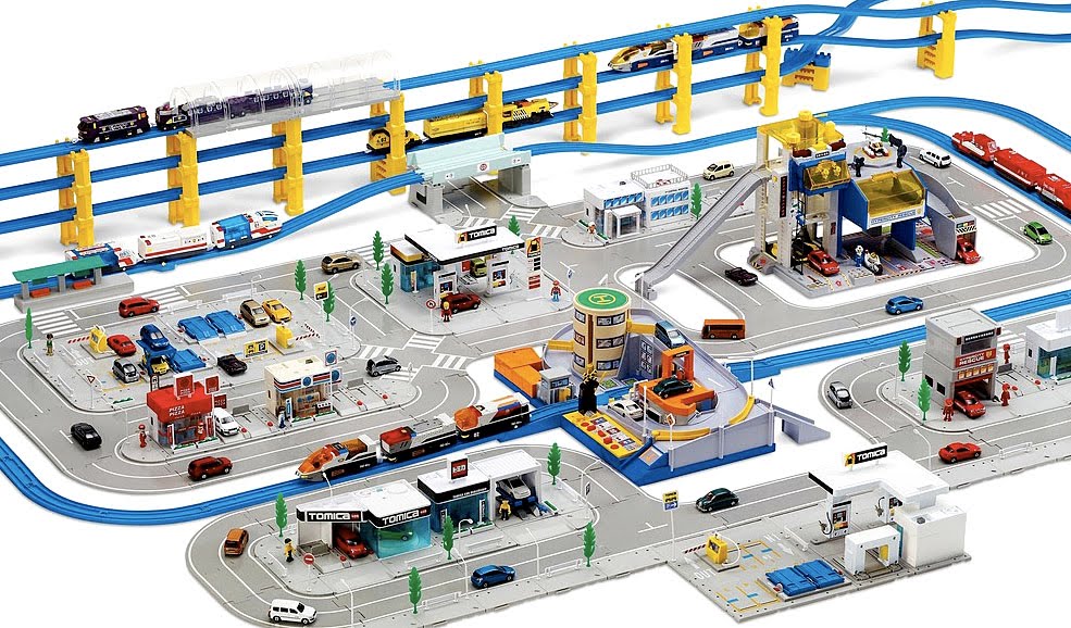 TOMICA HYPERCITY - A PLAYSET FOR JUNIOR'S FIRST SMALL STEPS INTO THE 