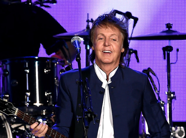 Paul McCartney actúa durante Desert Trip en el Empire Polo Field el 15 de octubre de 2016 en Indio, California