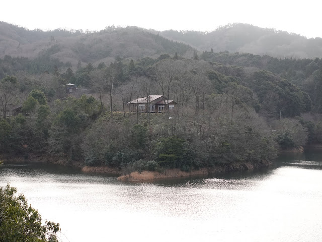鳥取県道180号伯耆溝口停車場線　緑水湖の眺望　レストハウス カフェド 穂のか
